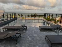 Flat - Apartamento na praia de Cabo Branco a 50m da orla de Cabo Branco - Maravilhoso no Edifício Legacy - com piscina , spa, minimercado, lavanderia , listado nos menores flats ! Apartamento novo! Horário de checkin 15h e checkout meio dia ! - Chambres d'hôtes João Pessoa