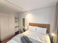 Wavescapes Shoreline Stay - Bed and Breakfast Muizenberg
