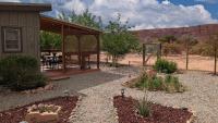Basecamp Bluff - Bungalow with Patio, Dogs Welcome - B&B Bluff