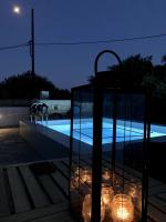 Villa 'Tην αιώνια φωτιά' with private pool & jacuzzi close to the beach - Chambres d'hôtes Ayía Fotiá