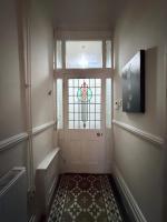 Stylish, Spacious City Hideaway - Sleeps up to 9 - B&B Cardiff