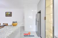 Apartamento espaçoso com ar condicionado e Wi-fi, a 100 metros da praia - Edifício Estoril - Chambres d’hôtes Ubatuba