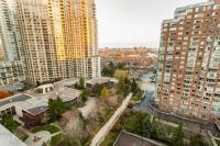 High-Rise Skyline Suite Sleeps 5 Steps to SQ1 - B&B Mississauga