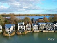 Howells Mere 16, Indian Summer - B&B Somerford Keynes