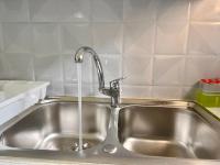 chambre moderne ventilé avec douche partagé a yoff virage N4 - B&B Dakar