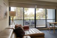 THE WATERFRONT APARTMENTS 2 Bedroom Apartment with Views onto Yarra Street located on the Geelong Waterfront - 2202 - Chambres d'hôtes Geelong