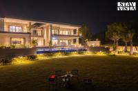 StayVista at HOB - House of Believer with Bonfire, Pool - B&B Kānota