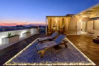 City Skyloft - Top location & Private Roof Garden - B&B Kalamata