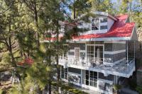 StayVista at Crescent Peak with Bonfire & Gazebo - B&B Solan