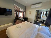 Chambre Lit King-Size - Vue sur Piscine