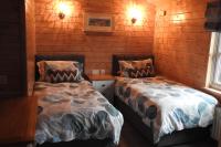 Alpaca Farm- Valley Views- Sleeps 4- Parking- Pets - B&B York