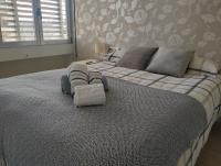 Chusbad place zona Cuzco-Santiago Bernabéu Edificio Eurobuilding 2 - Chambres d’hôtes Madrid