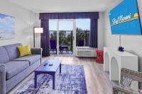 Seaclusion by StayMareni - Oceanfront King Suite - B&B Myrtle Beach