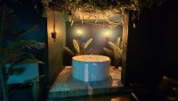 Amazonia - Private Spa and Cinema - B&B Boulogne-sur-Mer