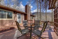 Dog-Friendly Cabin 6 Mi to Cataloochee Skiing! - B&B Maggie Valley