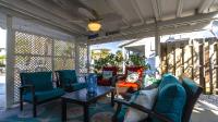 1BR 1BA NorthStar Bungalow. Just Steps to the beach and the bay. - Chambres d'hôtes St. Pete Beach