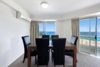 Deluxe Two Bedroom Centre Front Apartment