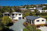 Best of Both Worlds Between City & Sea Holiday House - B&B Nelson