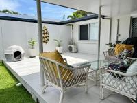 Family Beachside Getaway - B&B Caloundra