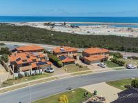 Ocean Reef Marina by the Sea 4BR plus Study plus - B&B Perth