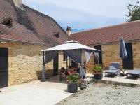 Maison pour 5 - Grande jardin et terrasse - Jacuzzi - Chambres d'hôtes Plazac