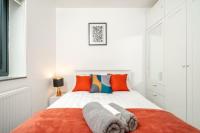 Contractor-friendly 3-BR Home, Sleeps 9, Free Parking, FREE Wi-Fi & Tottenham - B&B London