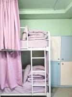 Cama Individual en habitación compartida femenina