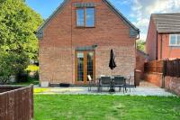 2-Bed House - Sleeps 6 - Garden Parking Wifi - Chambres d'hôtes Lincoln
