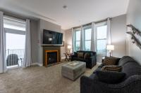 Snowshoe Village Ski-in - Ski-out Condo w Hot Tub - B&B Snowshoe