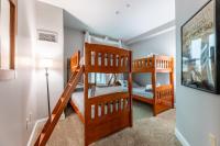 Snowshoe Village Ski-in - Ski-out Condo w Hot Tub - Chambres d'hôtes Snowshoe