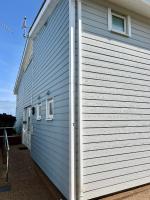 Sea Breeze Stay - 3-Bed Coastal Gem with Private Balcony - Westward Ho! - Chambres d’hôtes Westward Ho!