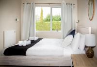 Kiwi Bach with Amazing Views - B&B Wanaka