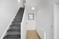 Lux 3 BD House, Sleeps 8, Free Parking, Perfect for Contractors, Families, Near Manchester and Etihad - Bed and Breakfast Manchester