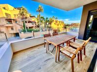 Lotus - Contemporary Apartment with Pool & Private Balcony - Chambres d’hôtes Villamartin