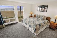 Oceanfront Condo - Beach Access - King Bed & Full Kitchen - Pool and Hot Tub - B&B Lincoln City