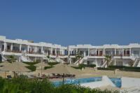 Estudio con vistas a la piscina