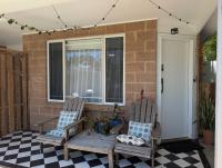 10 min walk to beach & cafes, ducted aircon, private fenced garden - B&B Byron Bay