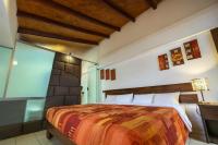 Zimmer mit Kingsize-Bett und Whirlpool