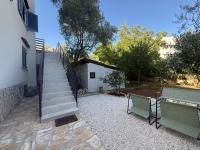 Appartamento con 2 Camere da Letto e Vista Giardino