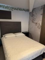 Standard Double Room with Shared Bathroom