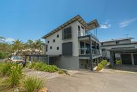 Warragi 5 - Sleeps 8 - Pool - Ocean Views - B&B Point Lookout