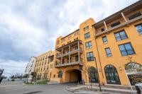 The Village Collection with Gym Pool and Spa - Chambres d’hôtes Montclair