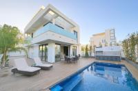 Sunrise Pearl - 2 min walk to Sirena Bay - Bed and Breakfast Paralímni