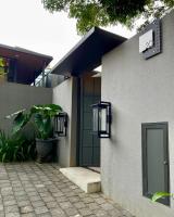 Breezia Villa Mezzanine with Private Pool - B&B Blimbing