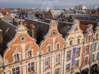 Studio romantique Arras Vue beffroi Place des Héros - B&B Arrás