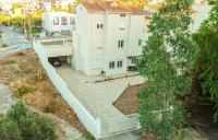 Eukalyptos 3BD apartment with yard in Chersonisos - Bed and Breakfast Khersónisos