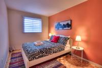 Free Parking! Montreal Comfort Value Convenience! Full Kitchen, Fast Wifi, Workspace, Smart TV! - B&B Montreal