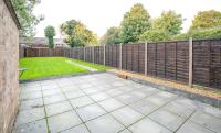 Dunstable 3-Bed House Sleeps 6 Driveway Parking Near Town Centre & Transport Links Close to Whipsnade Zoo Ideal for Families & Contractors - Chambres d'hôtes Dunstable