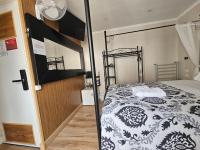 Eenpersoonskamer met Externe Eigen Badkamer