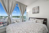 UC Stampede Condo by Train, Hospital, free UG parking & Gym, AC, full kitchen - Chambres d'hôtes Calgary